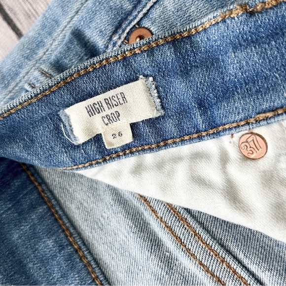Madewell Light Wash High Riser Crop Jeans - Picture 6 of 11